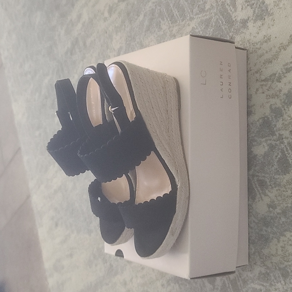 Ladies Wedge - Picture 2 of 6